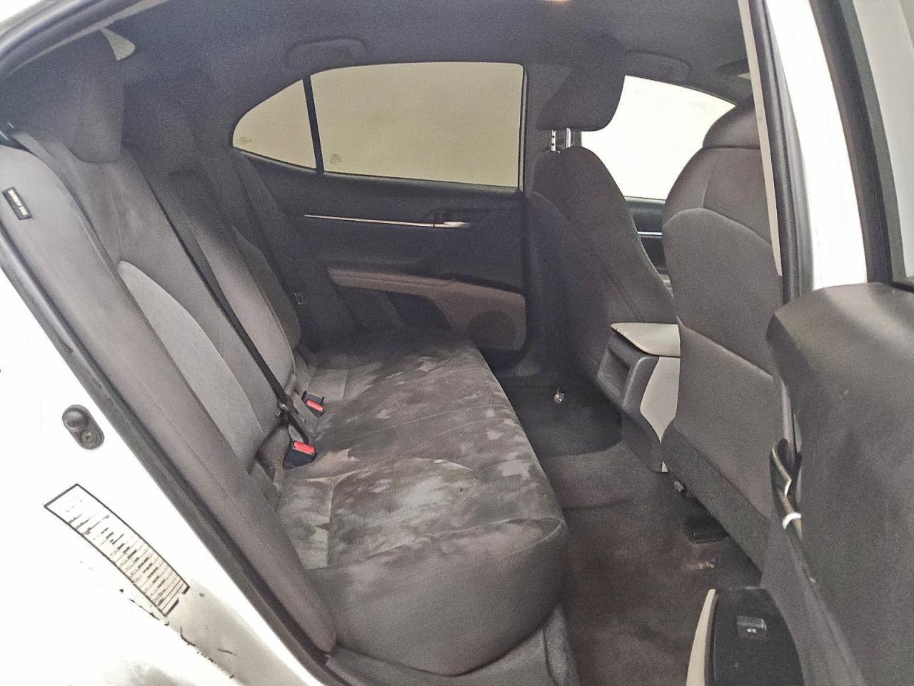 2020 TOYOTA CAMRY LE photo 10