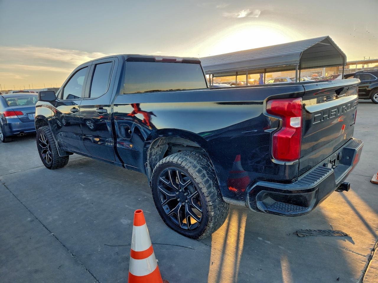 2021 CHEVROLET SILVERADO K1500 CUSTOM photo 2