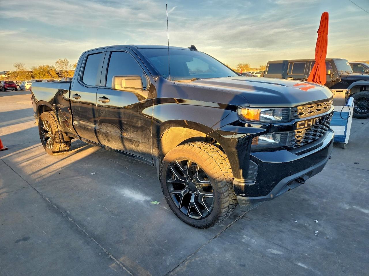 2021 CHEVROLET SILVERADO K1500 CUSTOM photo 4
