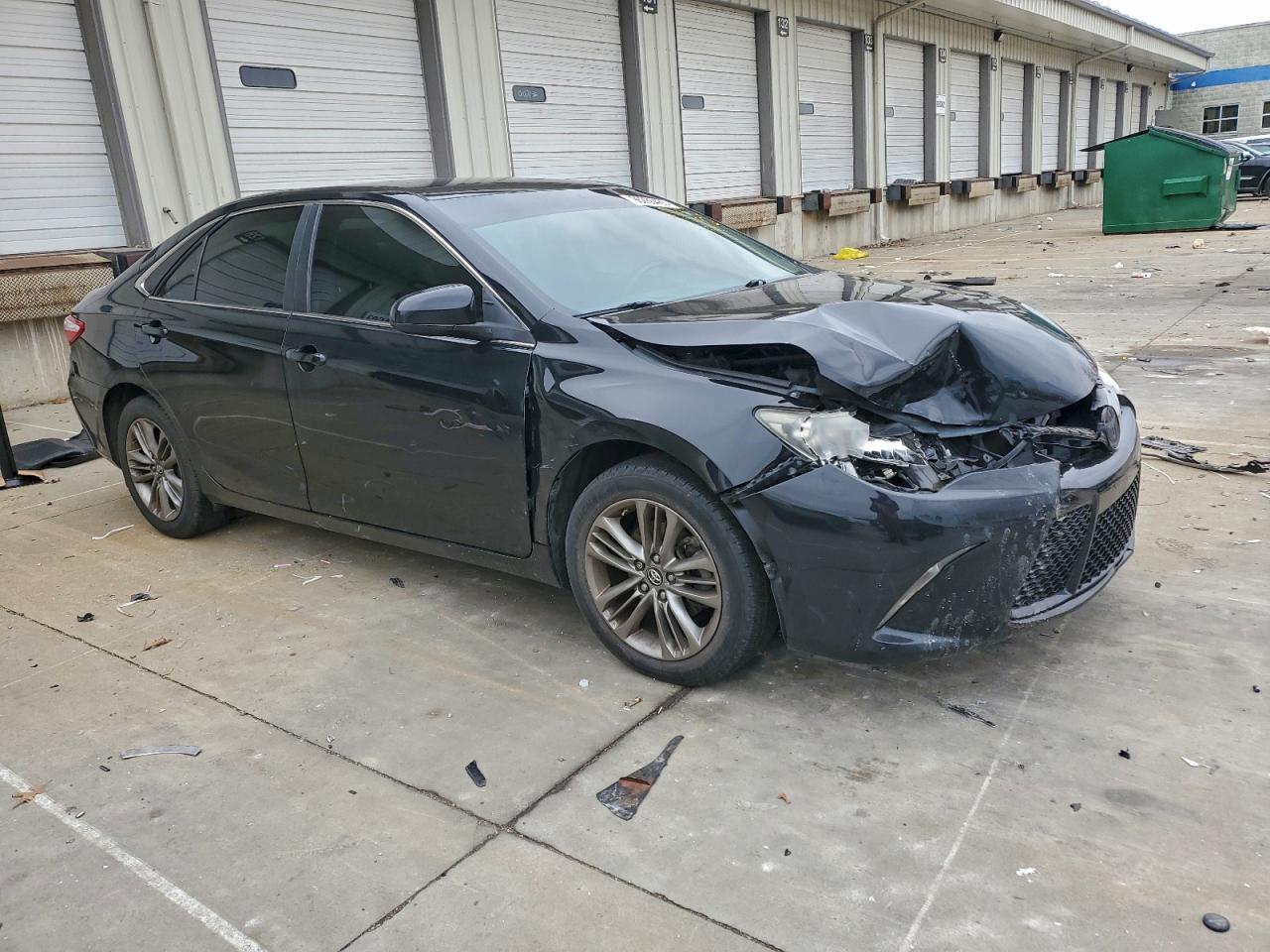 2016 TOYOTA CAMRY LE photo 4