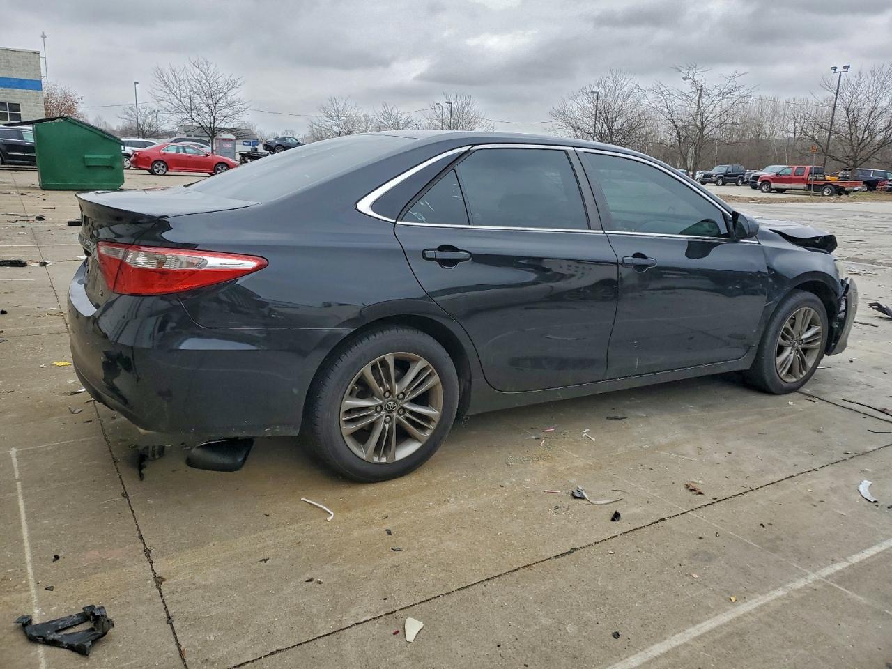 2016 TOYOTA CAMRY LE photo 3