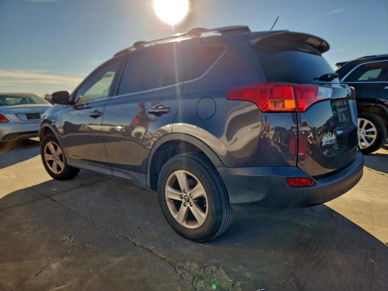 2013 TOYOTA RAV4 XLE photo 3