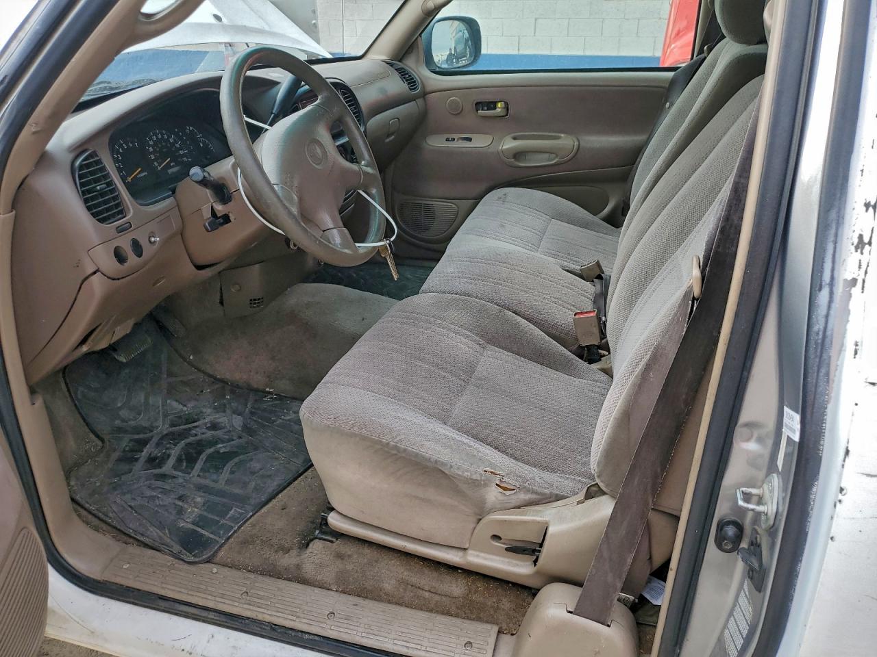 2001 TOYOTA TUNDRA photo 13