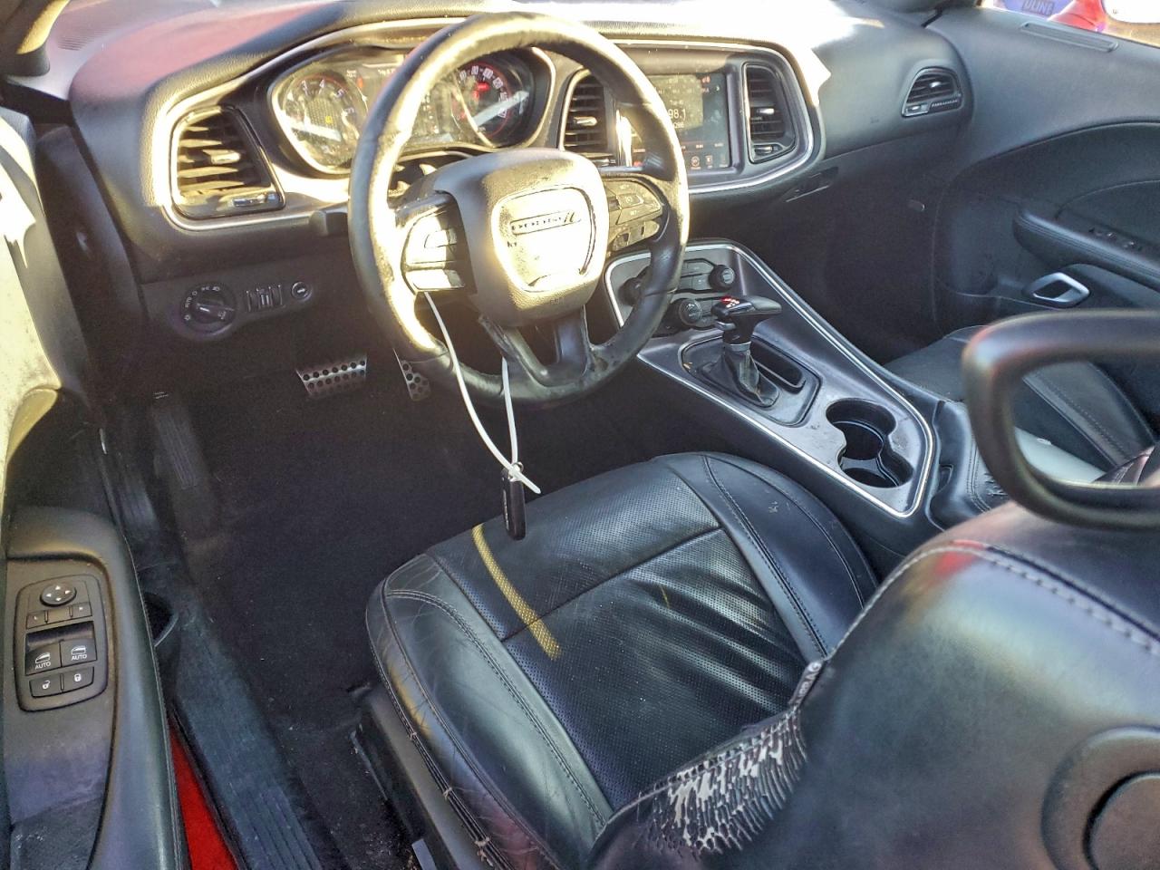 2016 DODGE CHALLENGER SXT photo 8