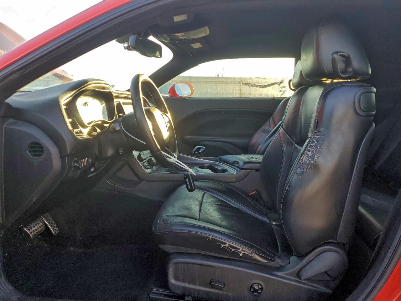 2016 DODGE CHALLENGER SXT photo 7
