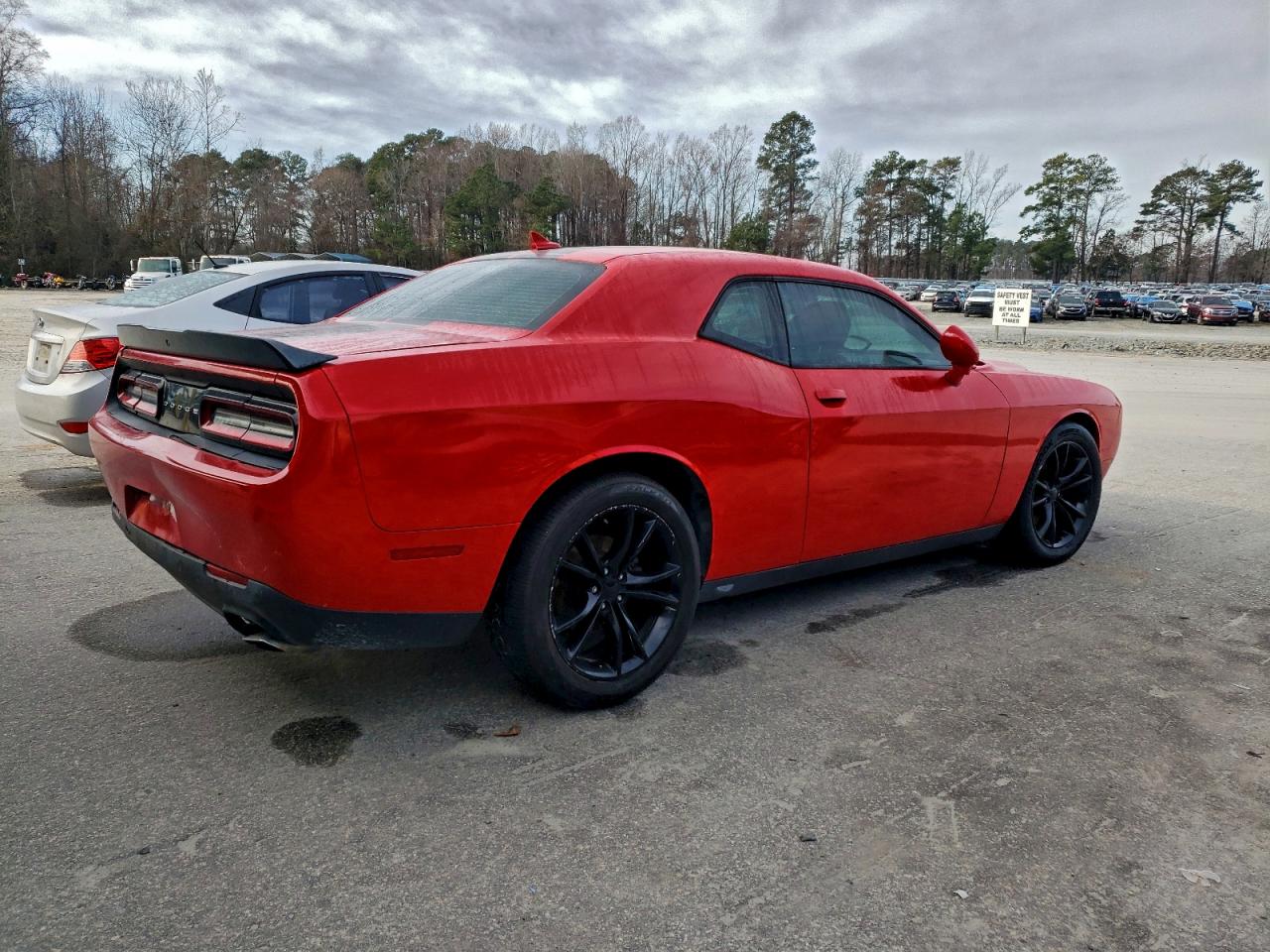 2016 DODGE CHALLENGER SXT photo 3
