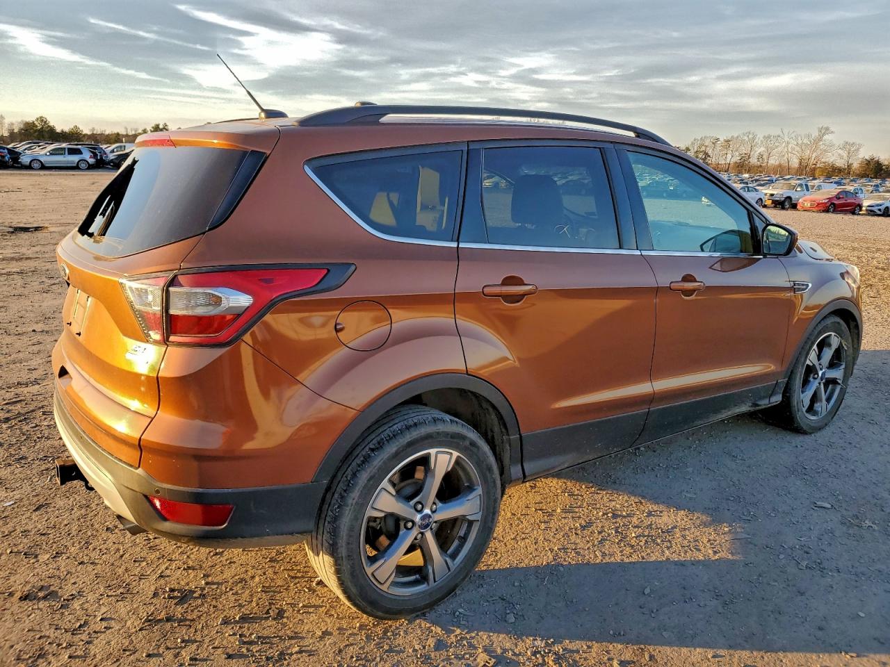 2017 FORD ESCAPE SE photo 5