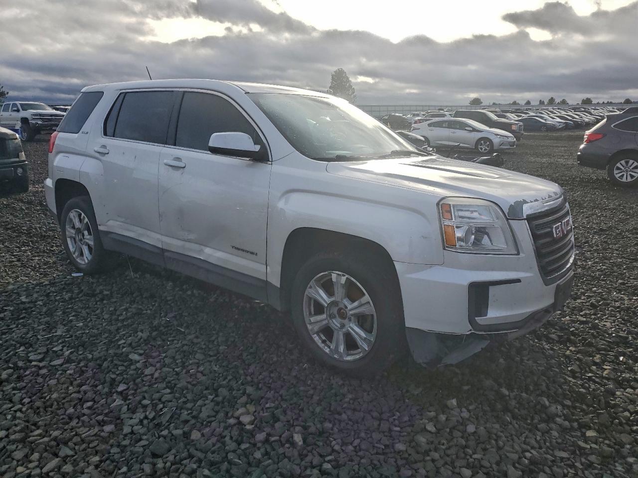 2017 GMC TERRAIN SLE photo 4