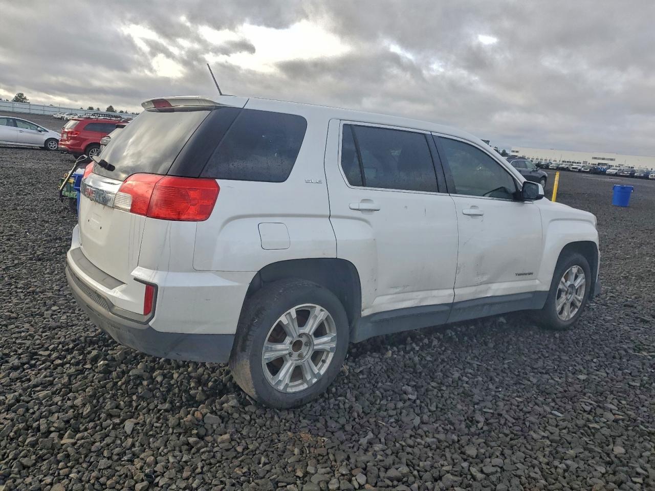 2017 GMC TERRAIN SLE photo 3