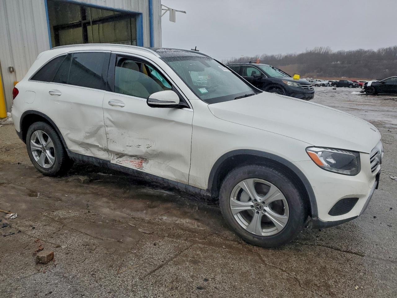 2018 MERCEDES-BENZ GLC 300 4MATIC photo 4
