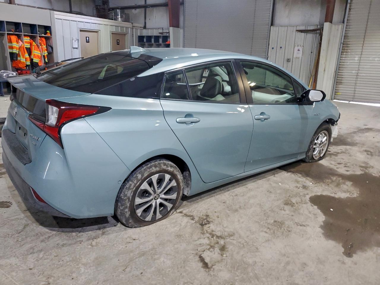 2019 TOYOTA PRIUS photo 3
