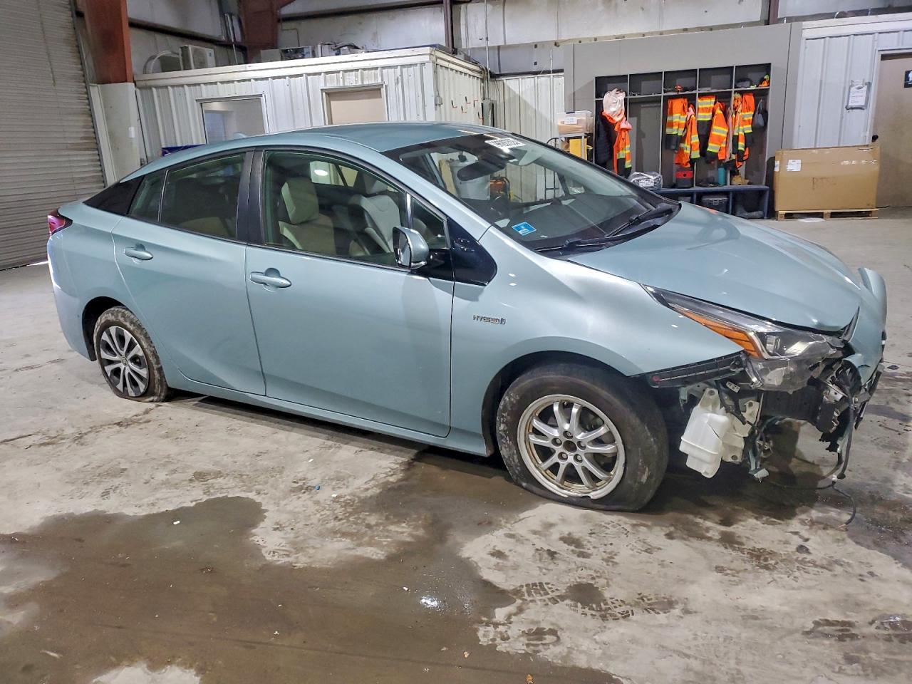 2019 TOYOTA PRIUS photo 4