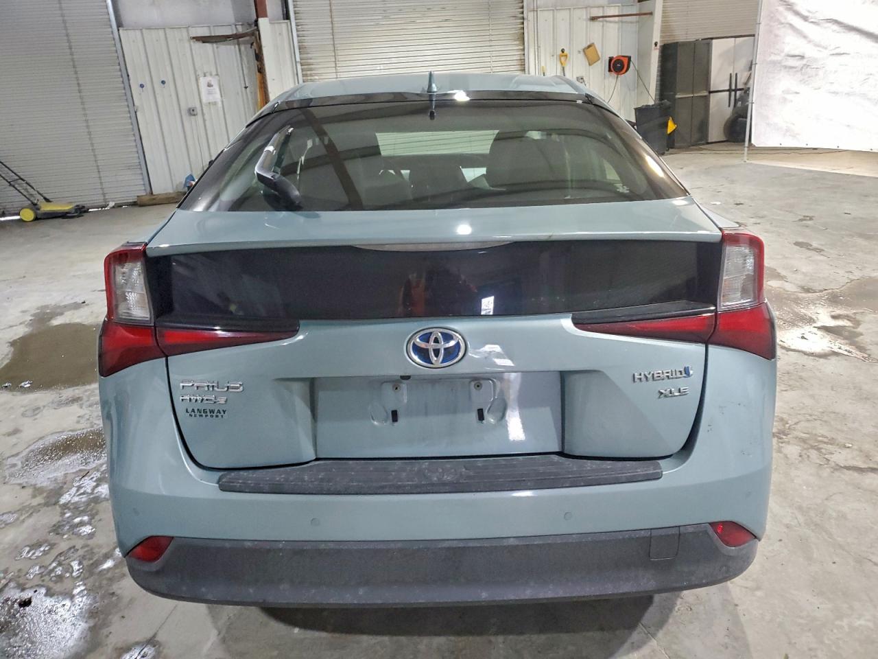 2019 TOYOTA PRIUS photo 6