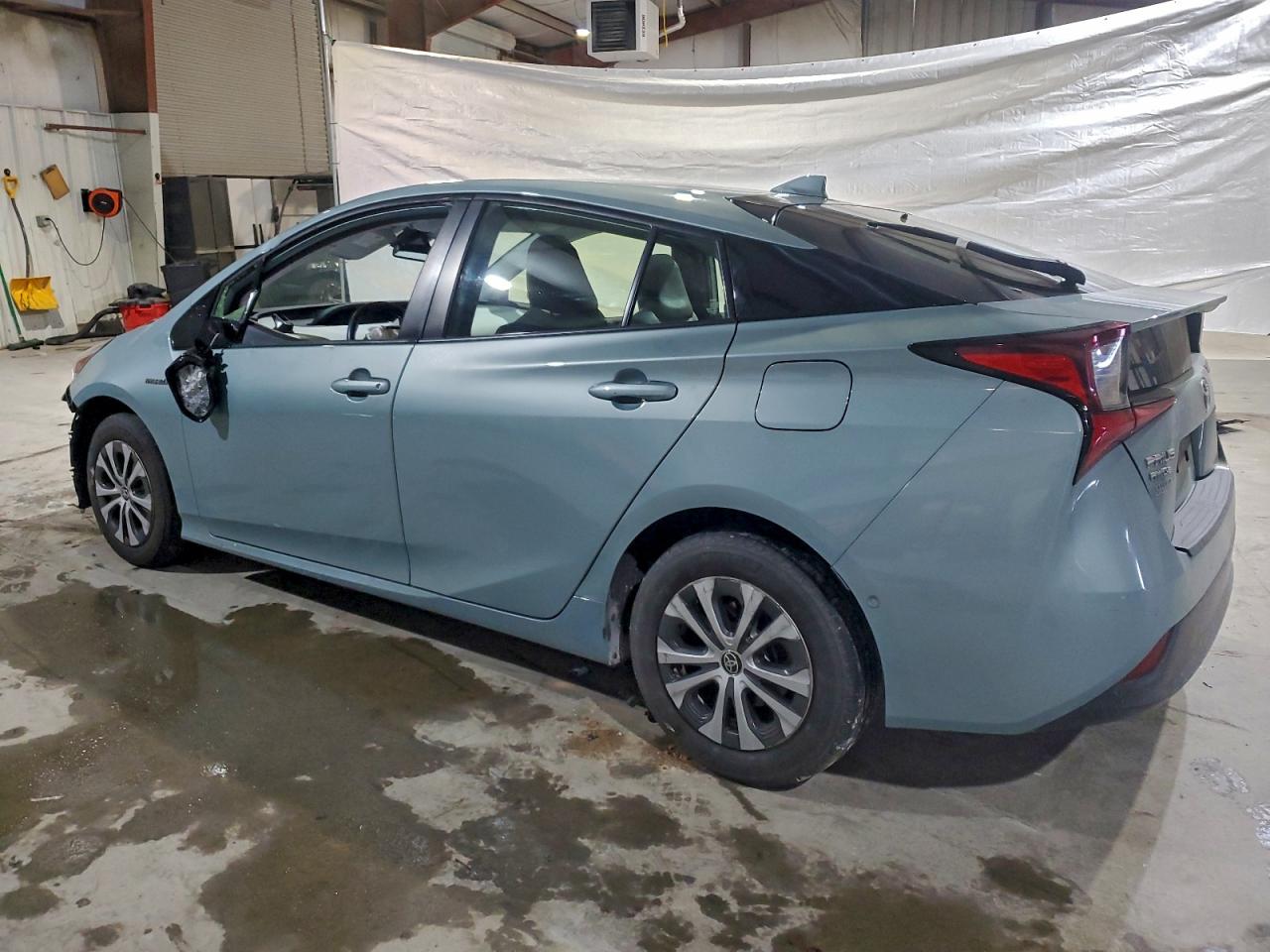 2019 TOYOTA PRIUS photo 2