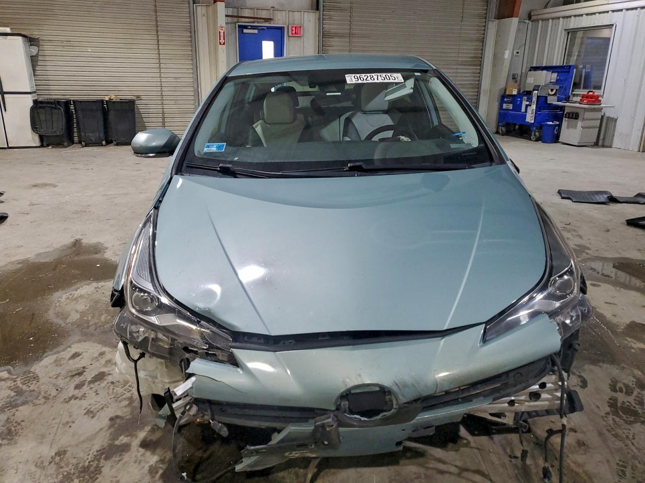 2019 TOYOTA PRIUS photo 5