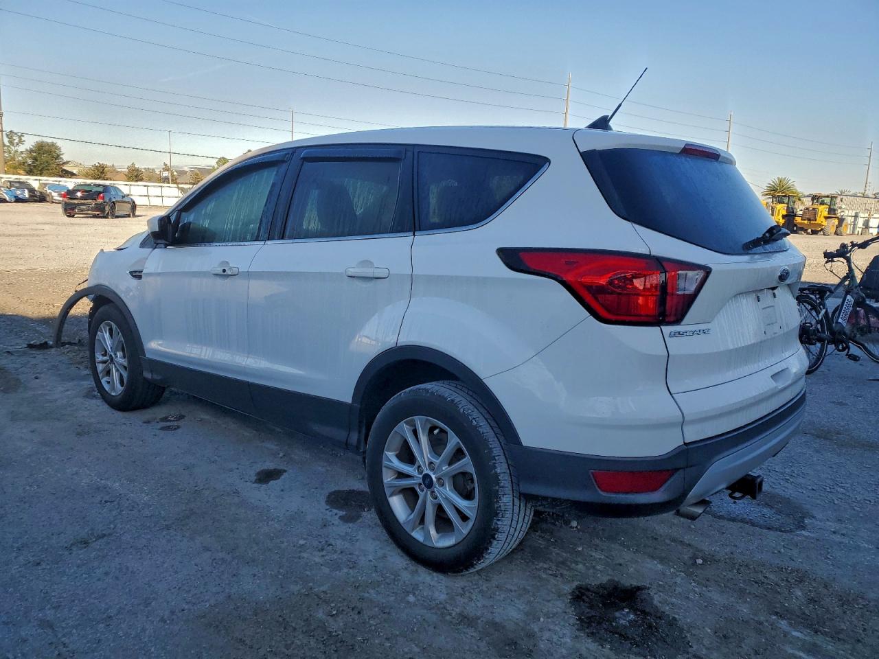 2019 FORD ESCAPE SE photo 2