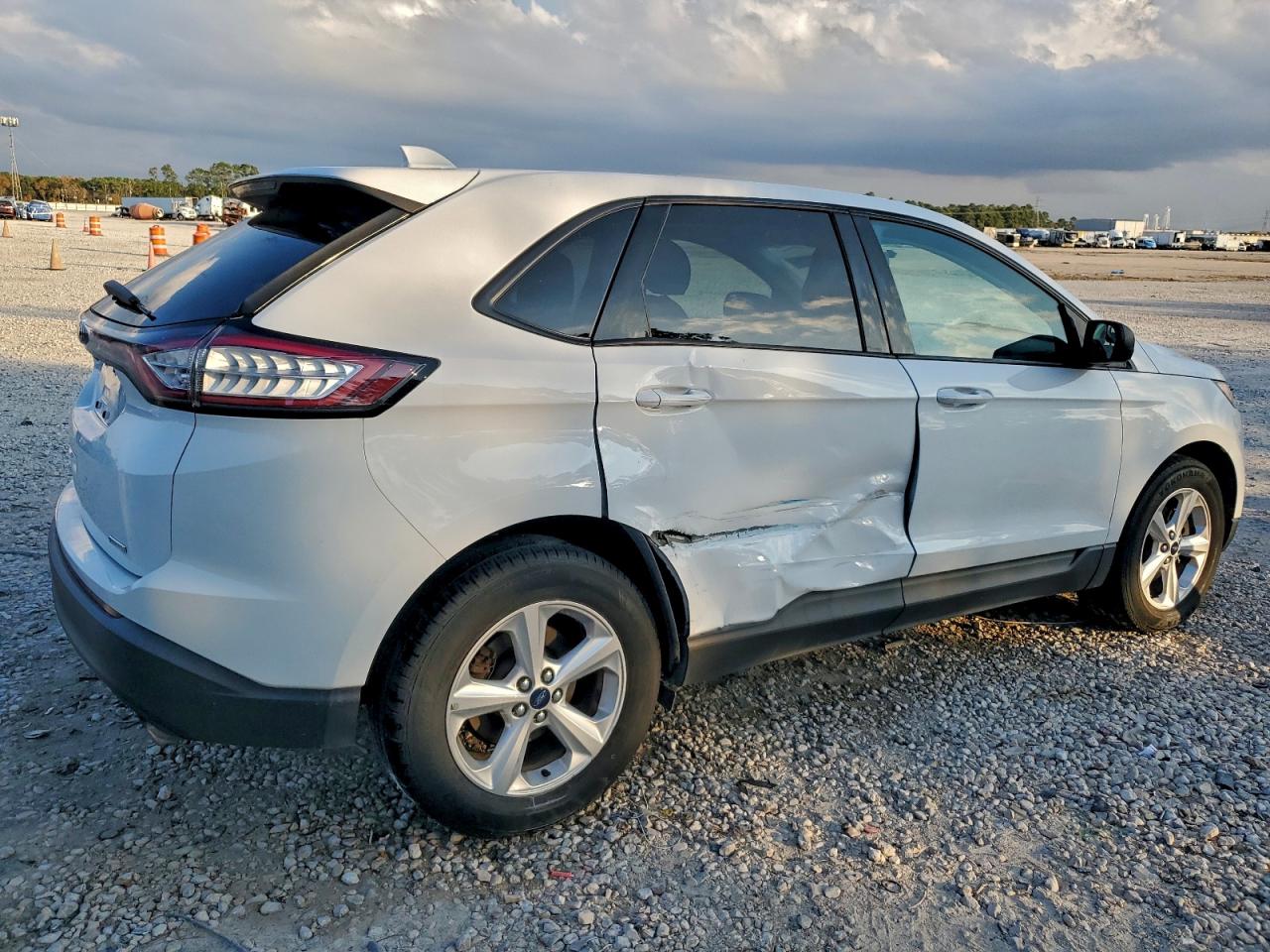 2015 FORD EDGE SE photo 3