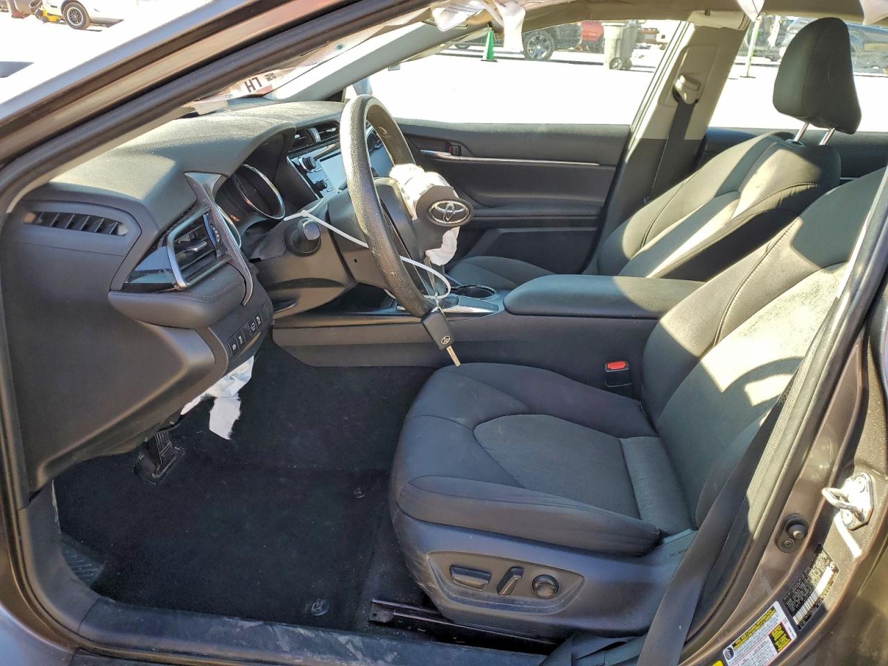 2020 TOYOTA CAMRY LE photo 7