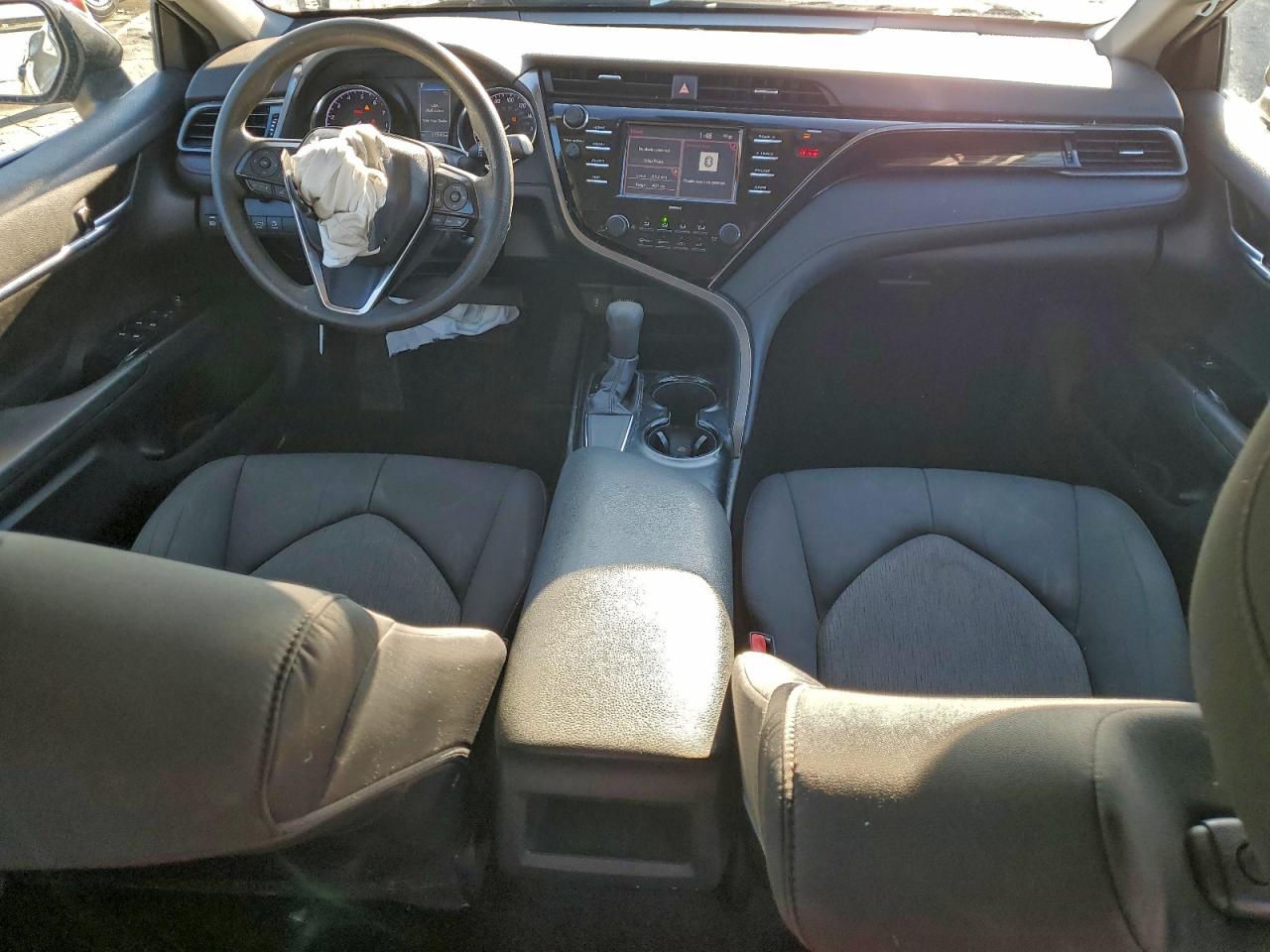 2020 TOYOTA CAMRY LE photo 8