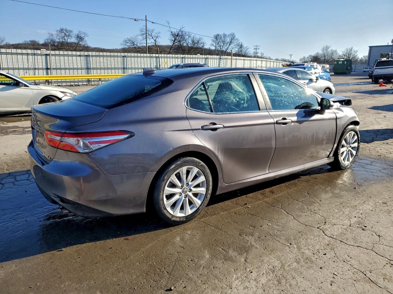 2020 TOYOTA CAMRY LE photo 3