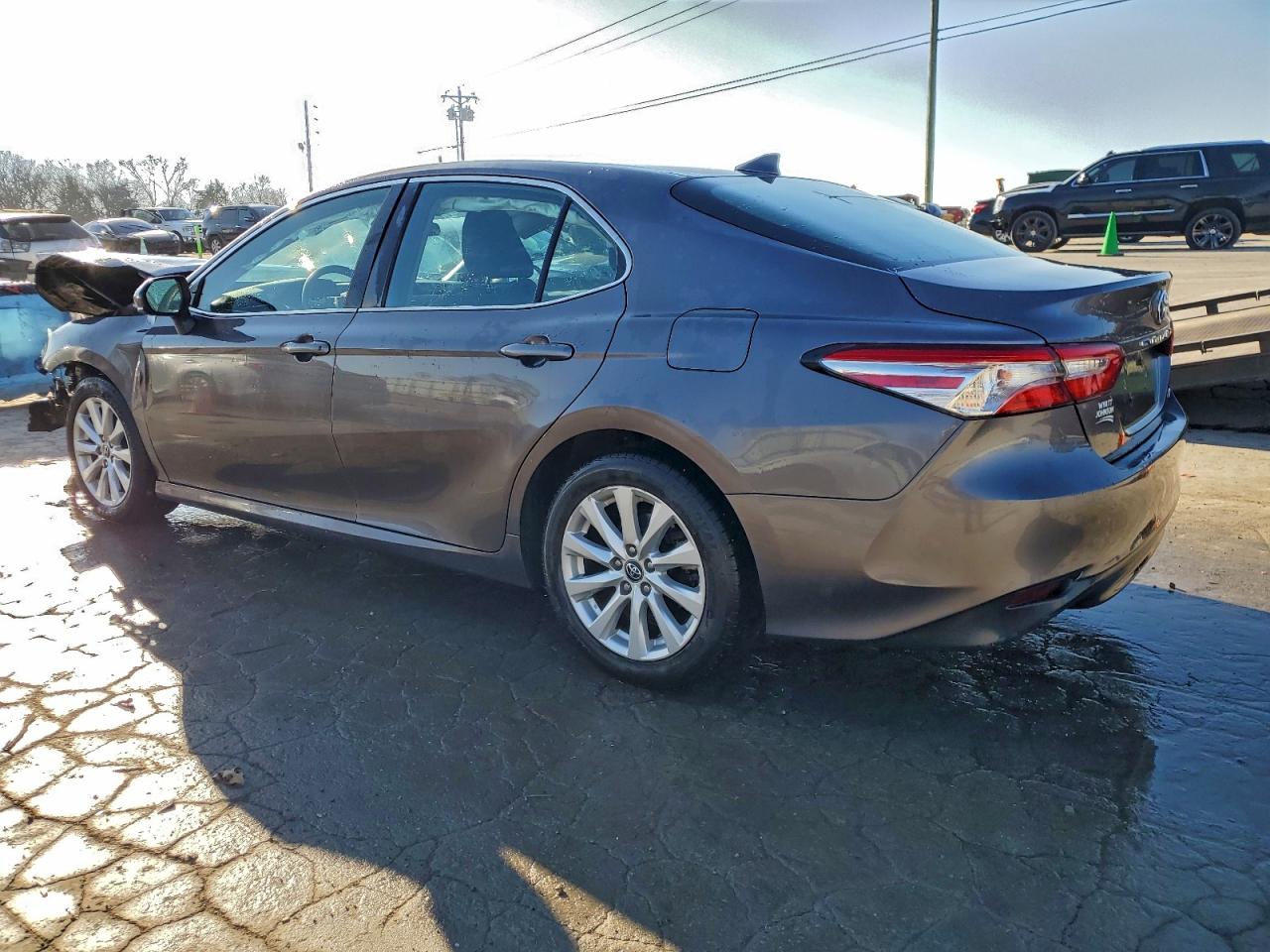 2020 TOYOTA CAMRY LE photo 2