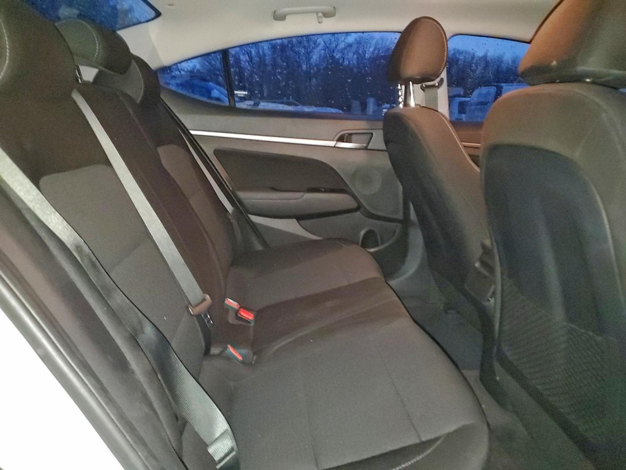 2018 HYUNDAI ELANTRA SEL photo 10