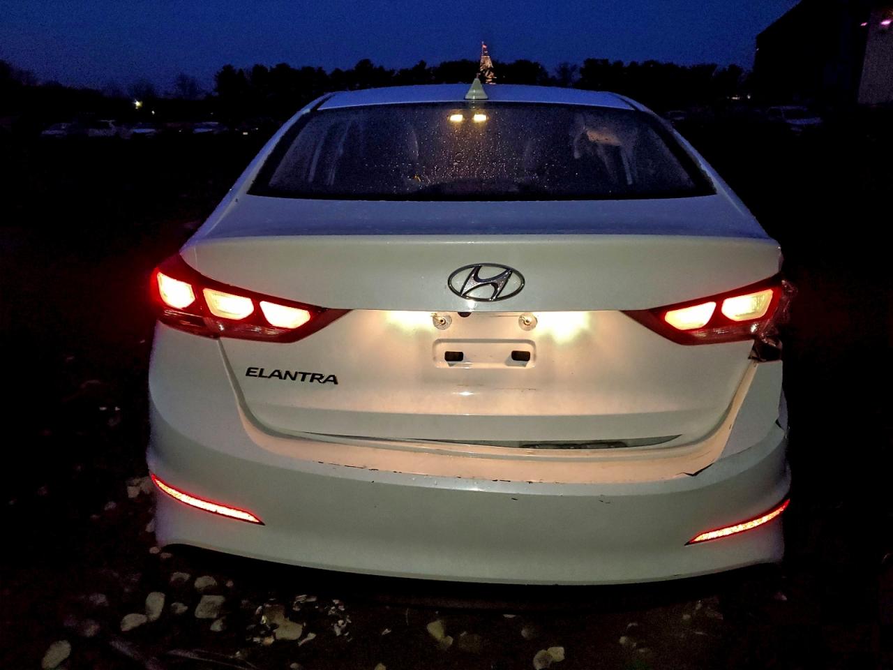 2018 HYUNDAI ELANTRA SEL photo 6