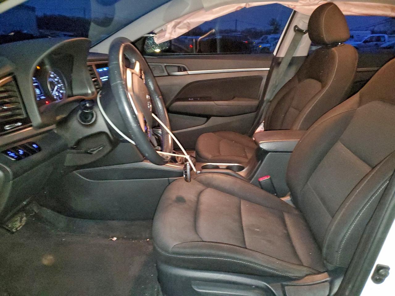 2018 HYUNDAI ELANTRA SEL photo 7