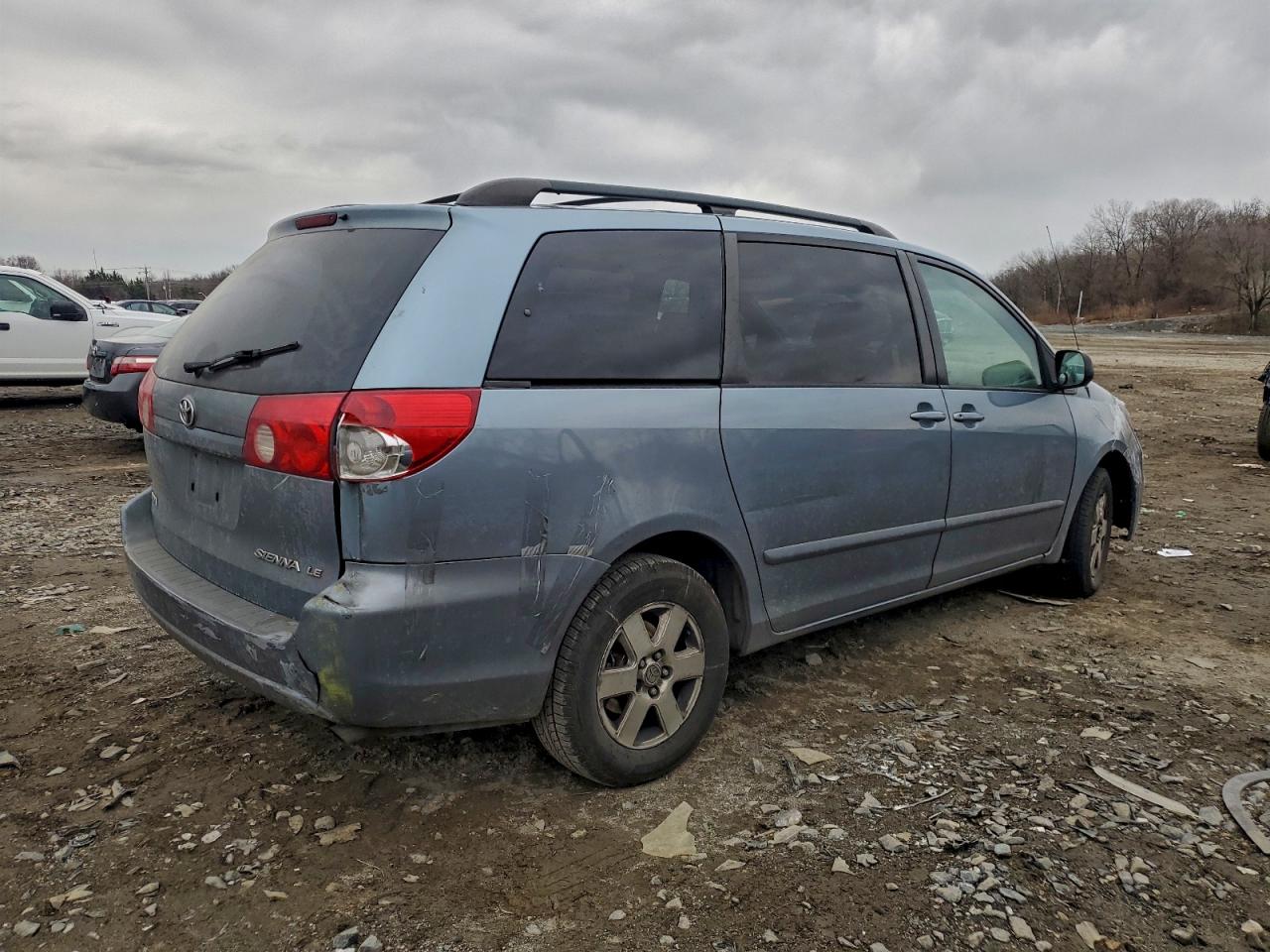 2007 TOYOTA SIENNA CE photo 3