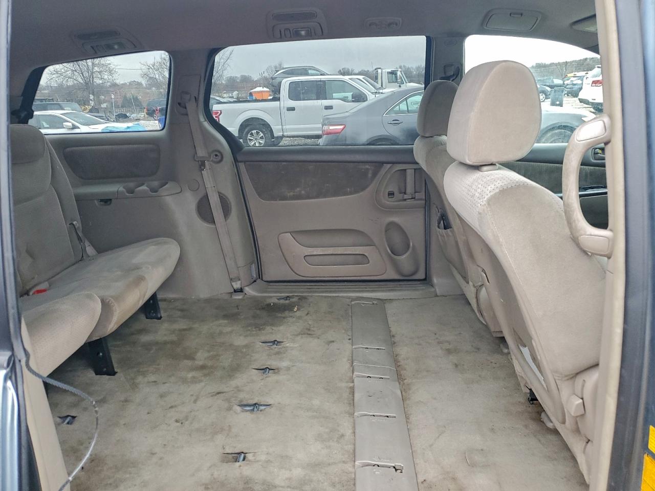 2007 TOYOTA SIENNA CE photo 11