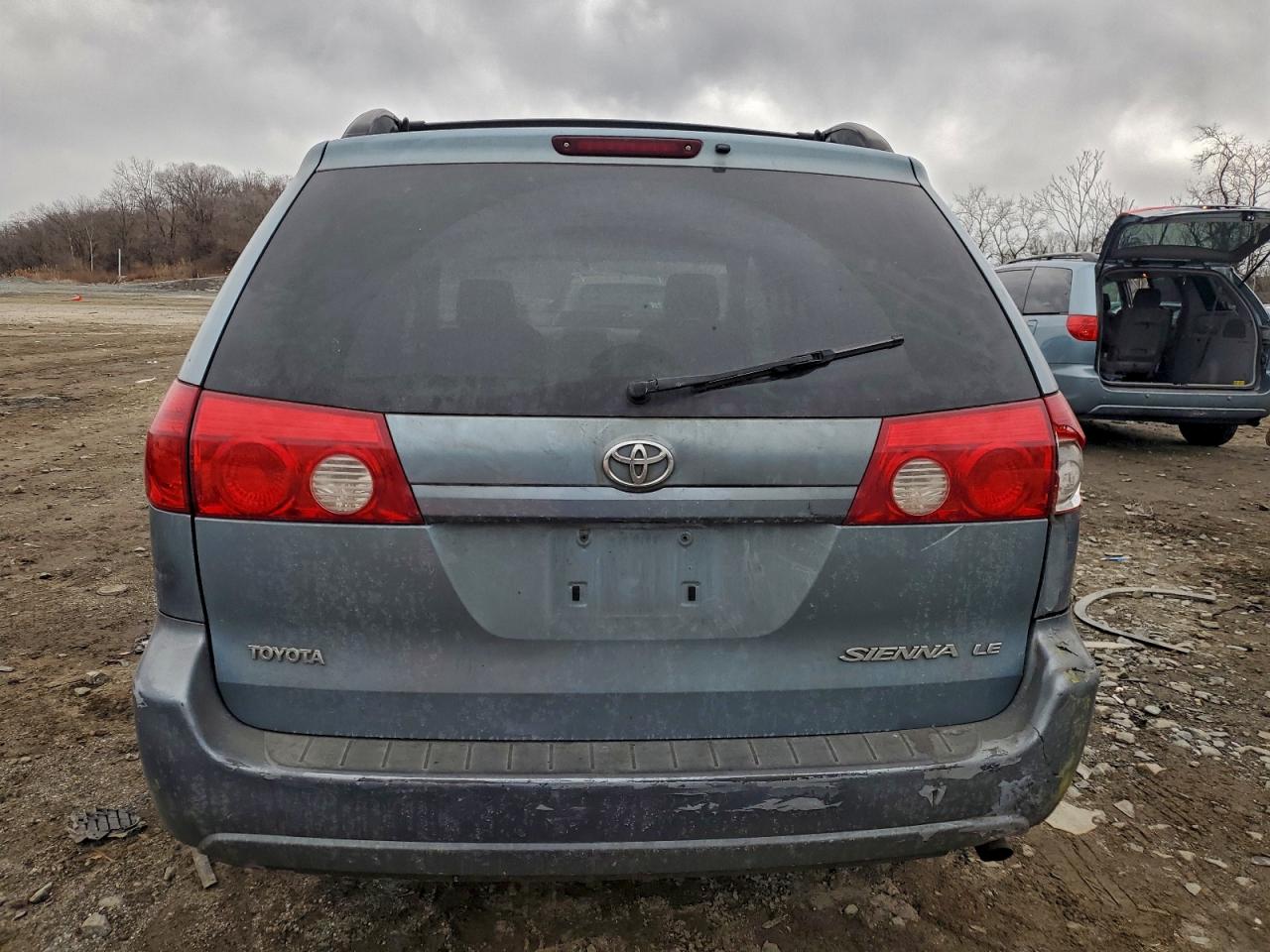 2007 TOYOTA SIENNA CE photo 6