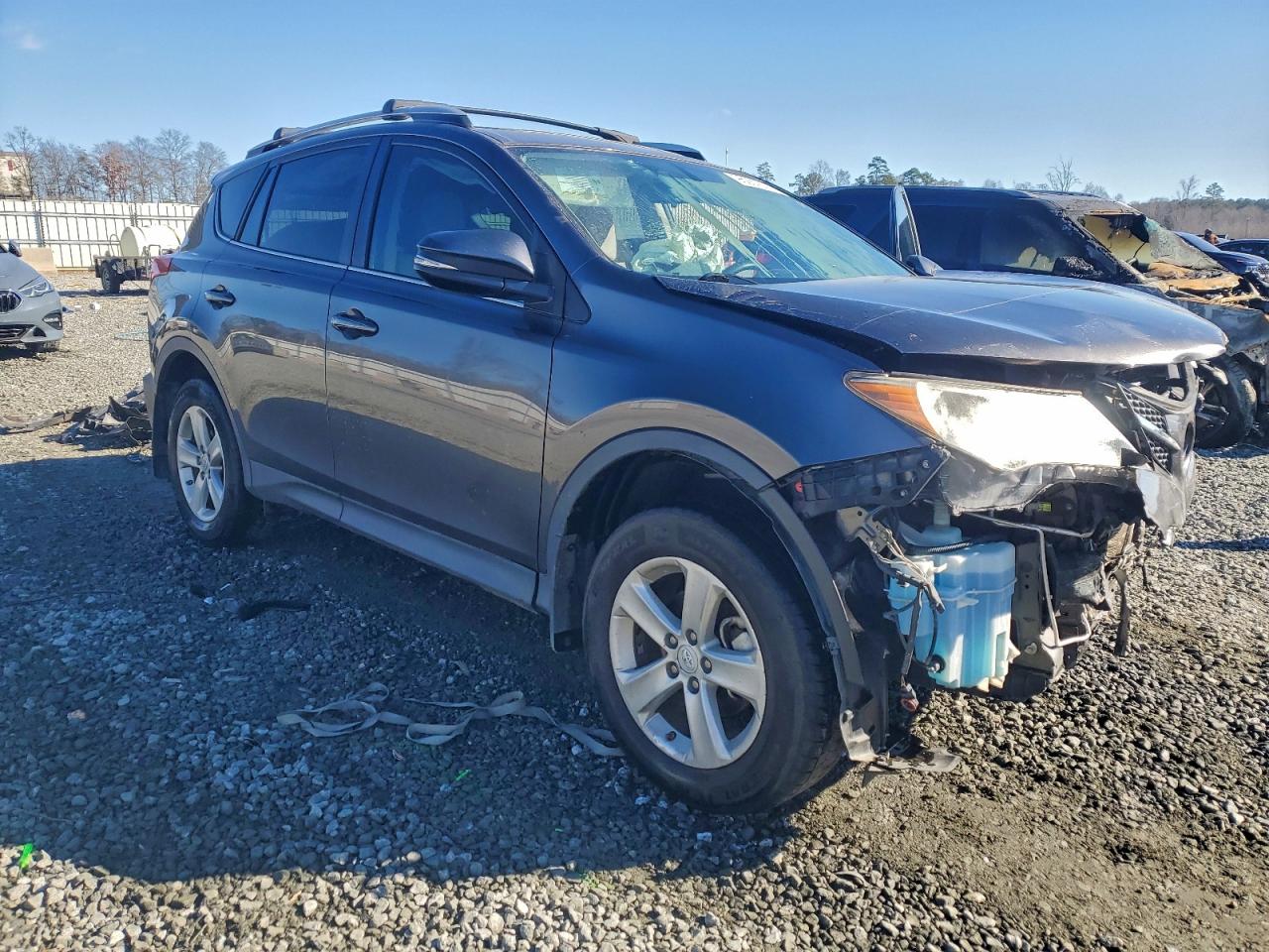 2013 TOYOTA RAV4 XLE photo 4