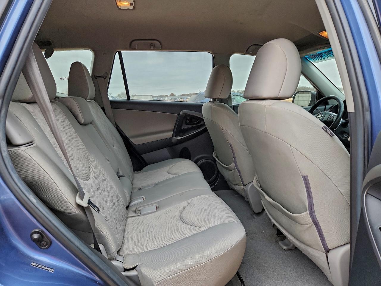 2012 TOYOTA RAV4 photo 11
