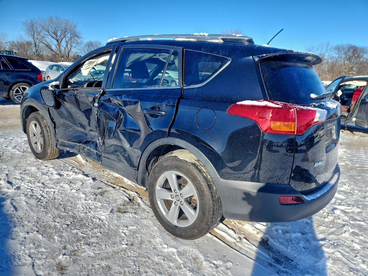 2015 TOYOTA RAV4 XLE photo 2