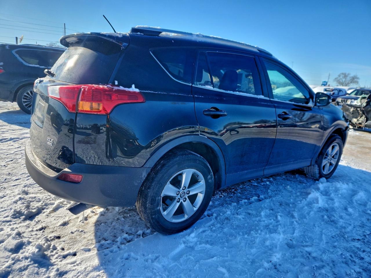 2015 TOYOTA RAV4 XLE photo 3