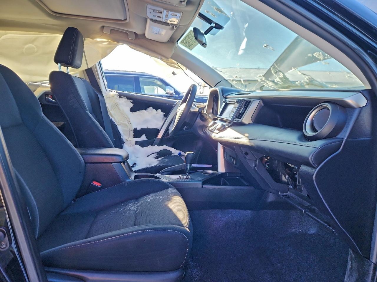 2015 TOYOTA RAV4 XLE photo 7