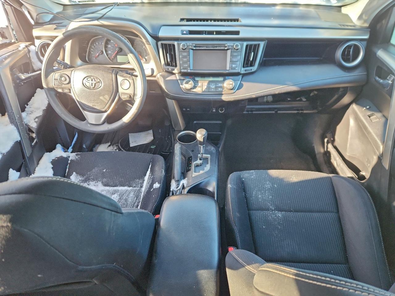 2015 TOYOTA RAV4 XLE photo 8
