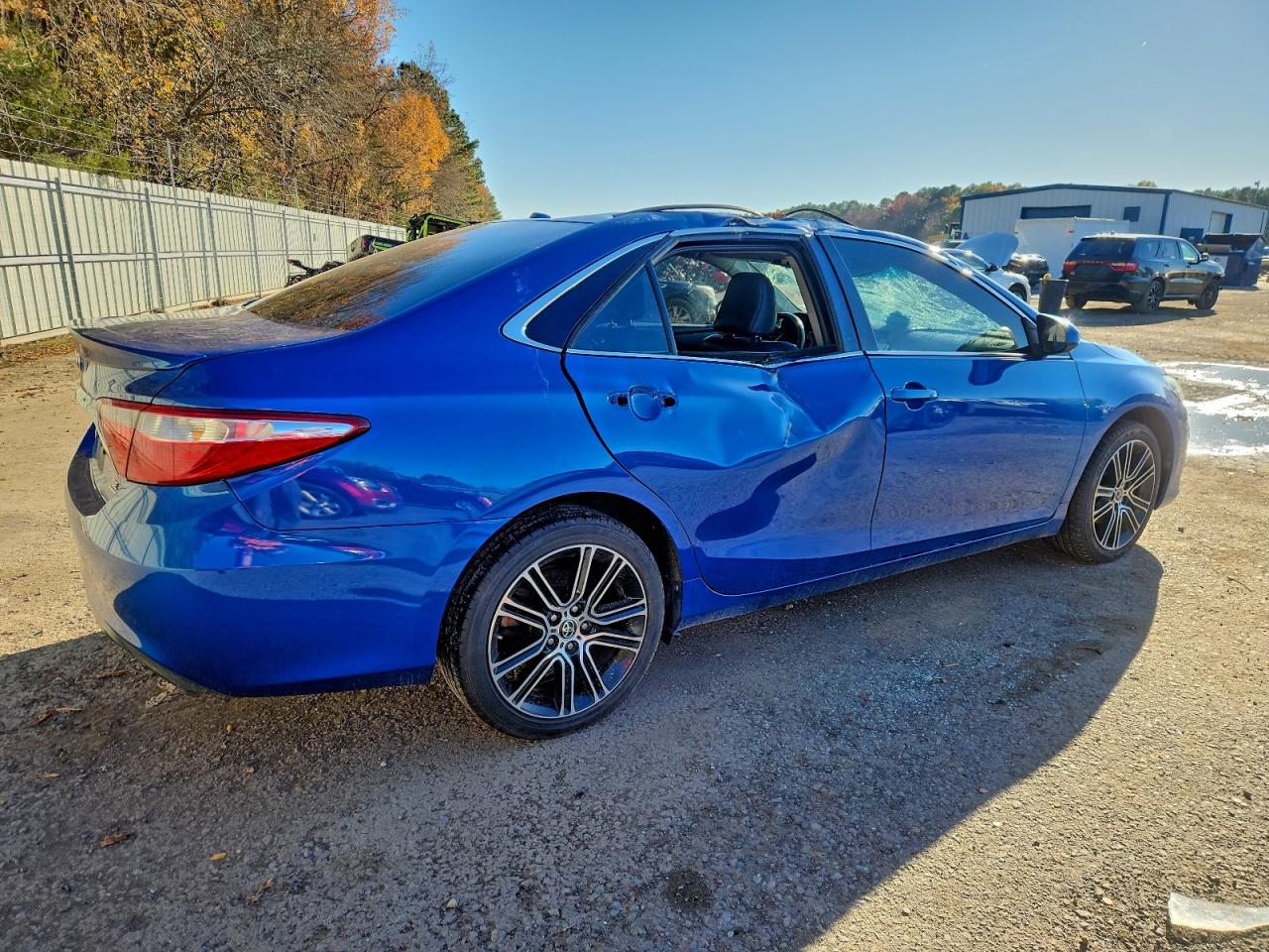 2016 TOYOTA CAMRY LE photo 3