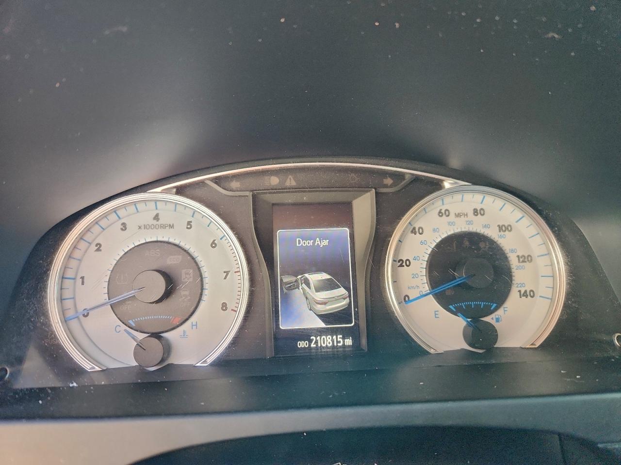 2016 TOYOTA CAMRY LE photo 9