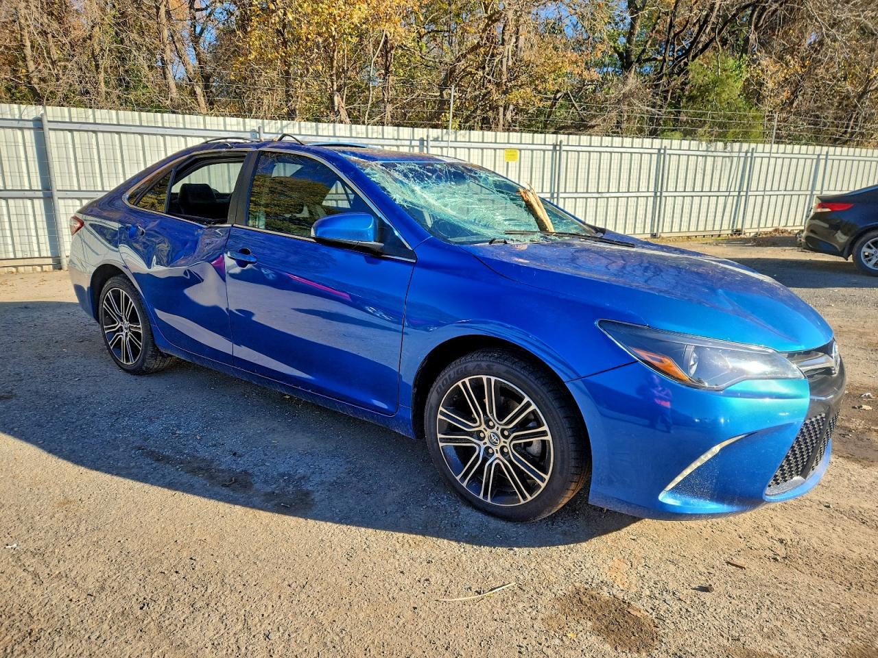 2016 TOYOTA CAMRY LE photo 4