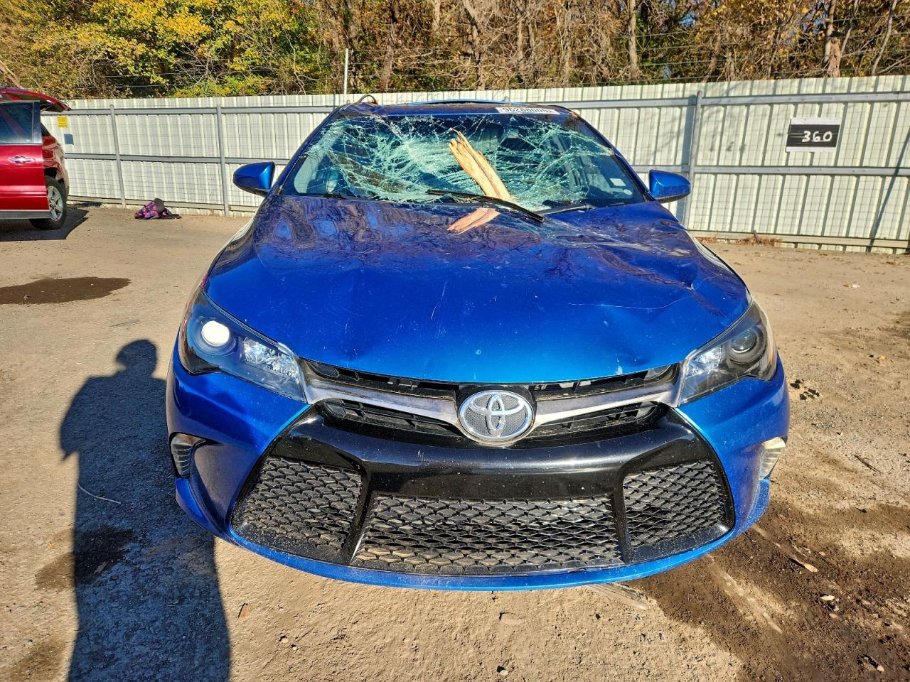 2016 TOYOTA CAMRY LE photo 5