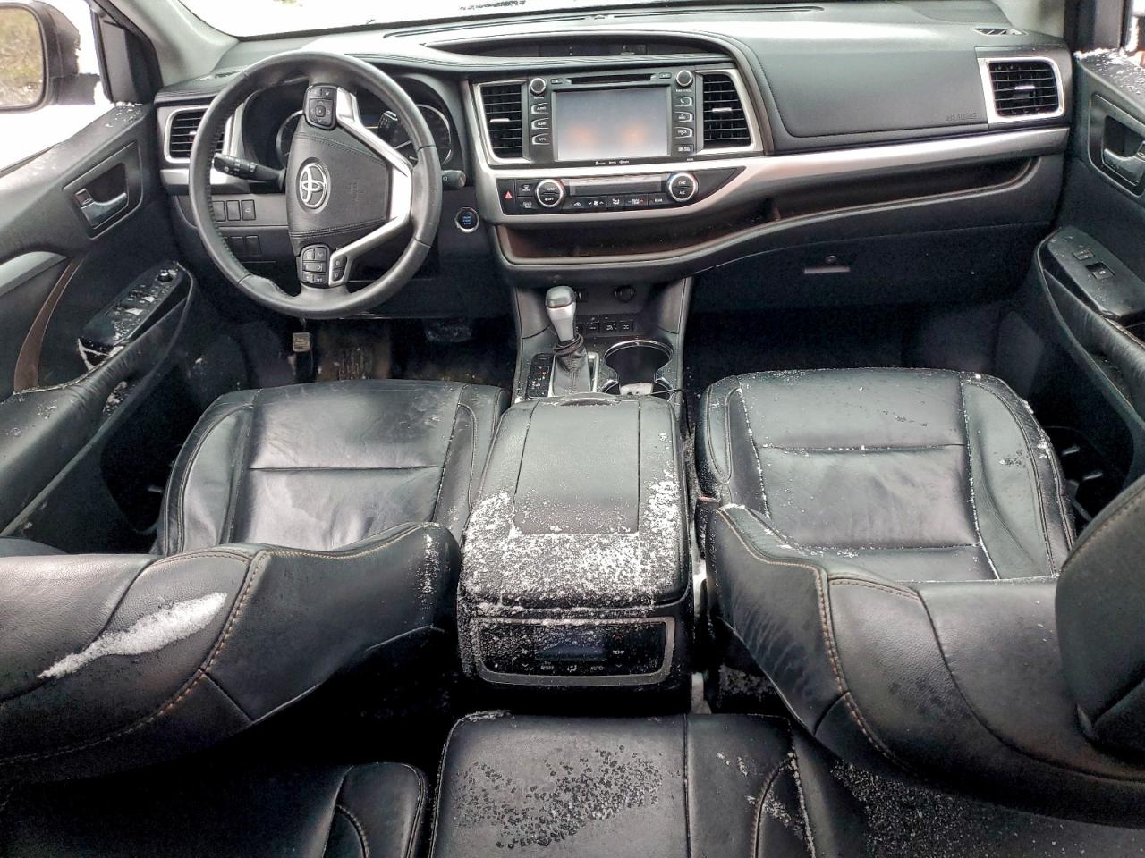 2016 TOYOTA HIGHLANDER XLE photo 8