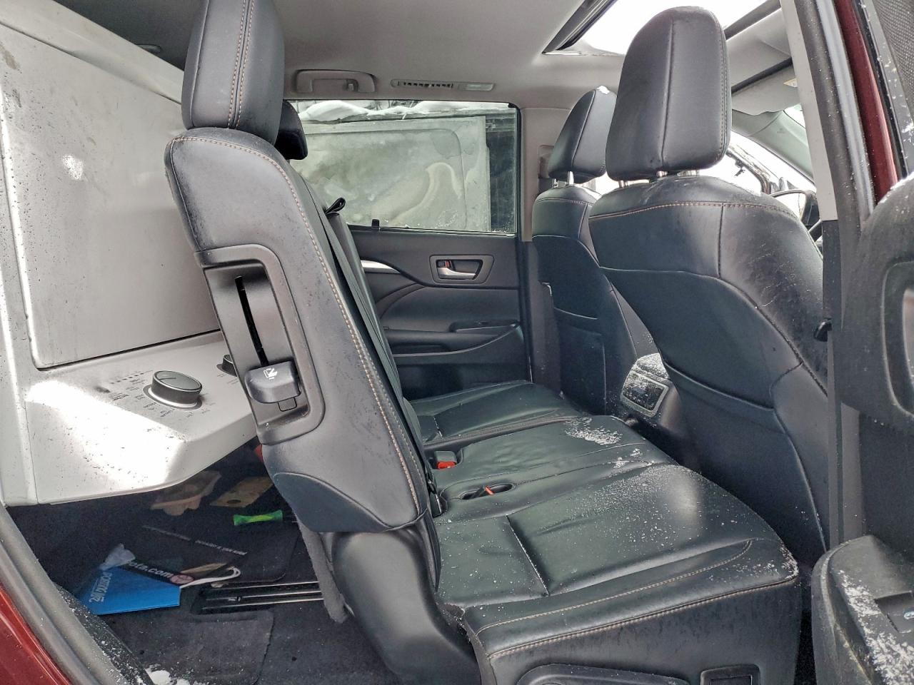 2016 TOYOTA HIGHLANDER XLE photo 11
