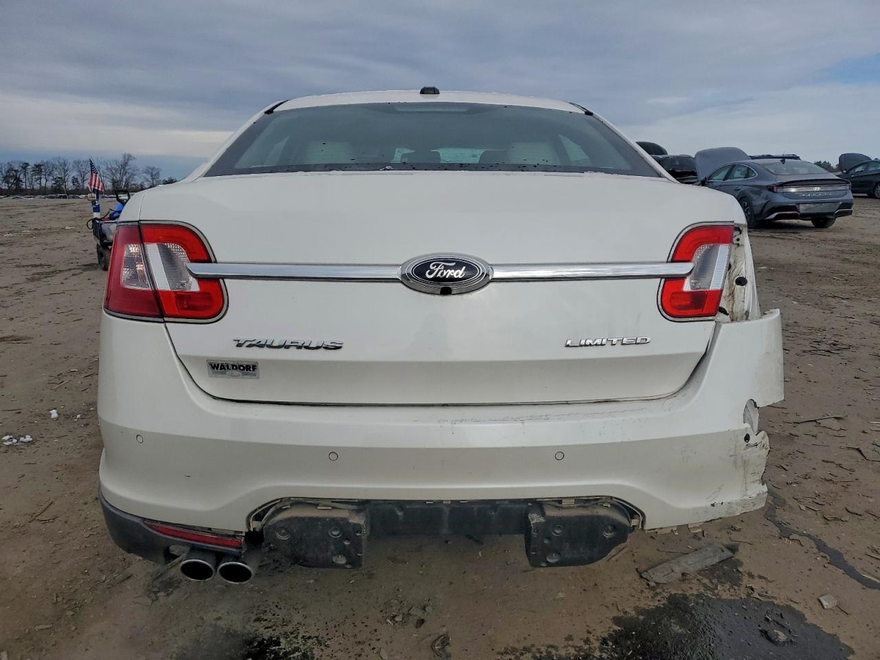 2011 FORD TAURUS LIMITED photo 6