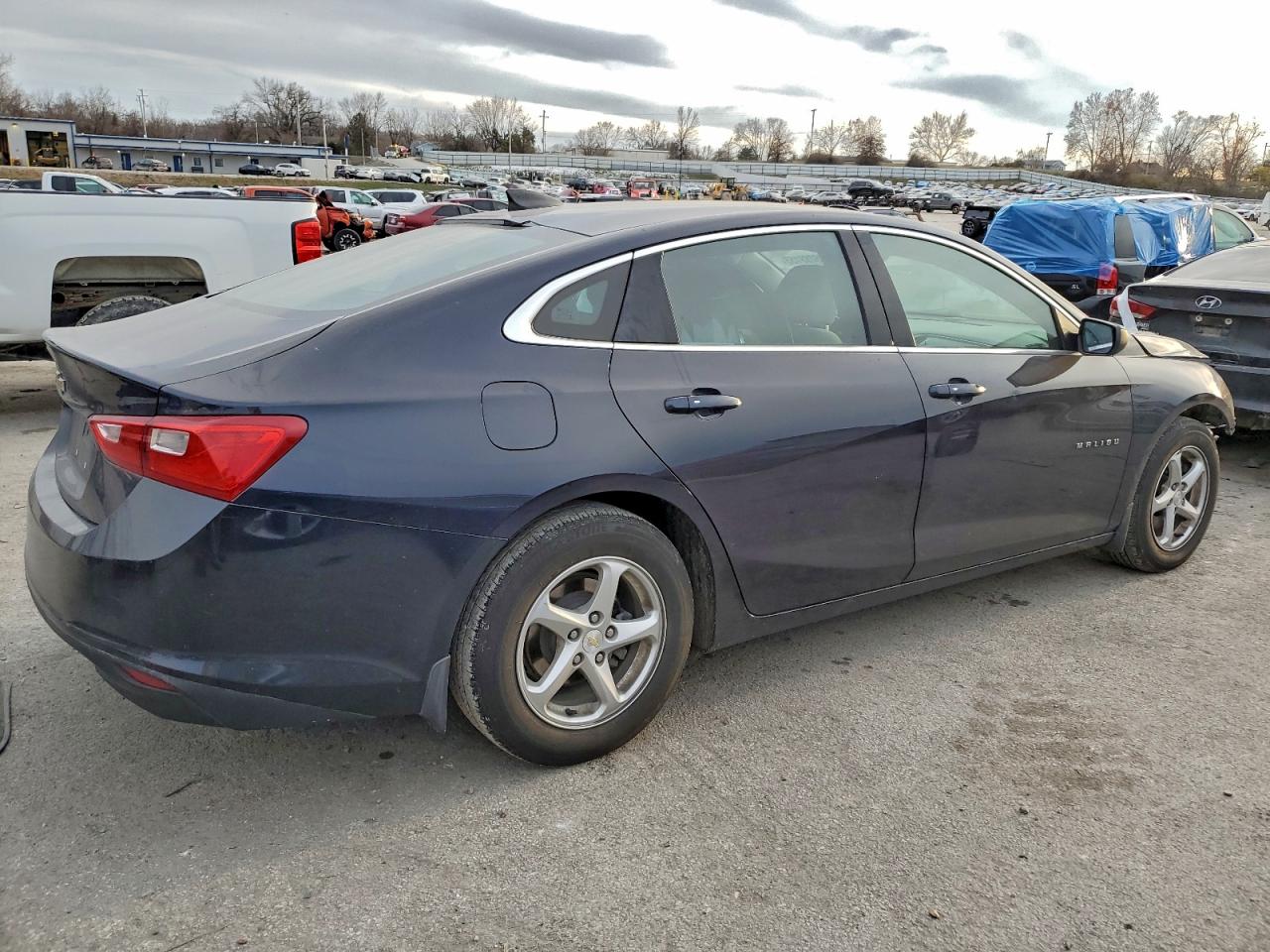 2017 CHEVROLET MALIBU LS photo 3