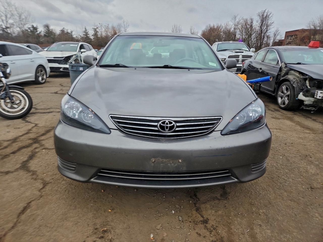 2005 TOYOTA CAMRY LE photo 5