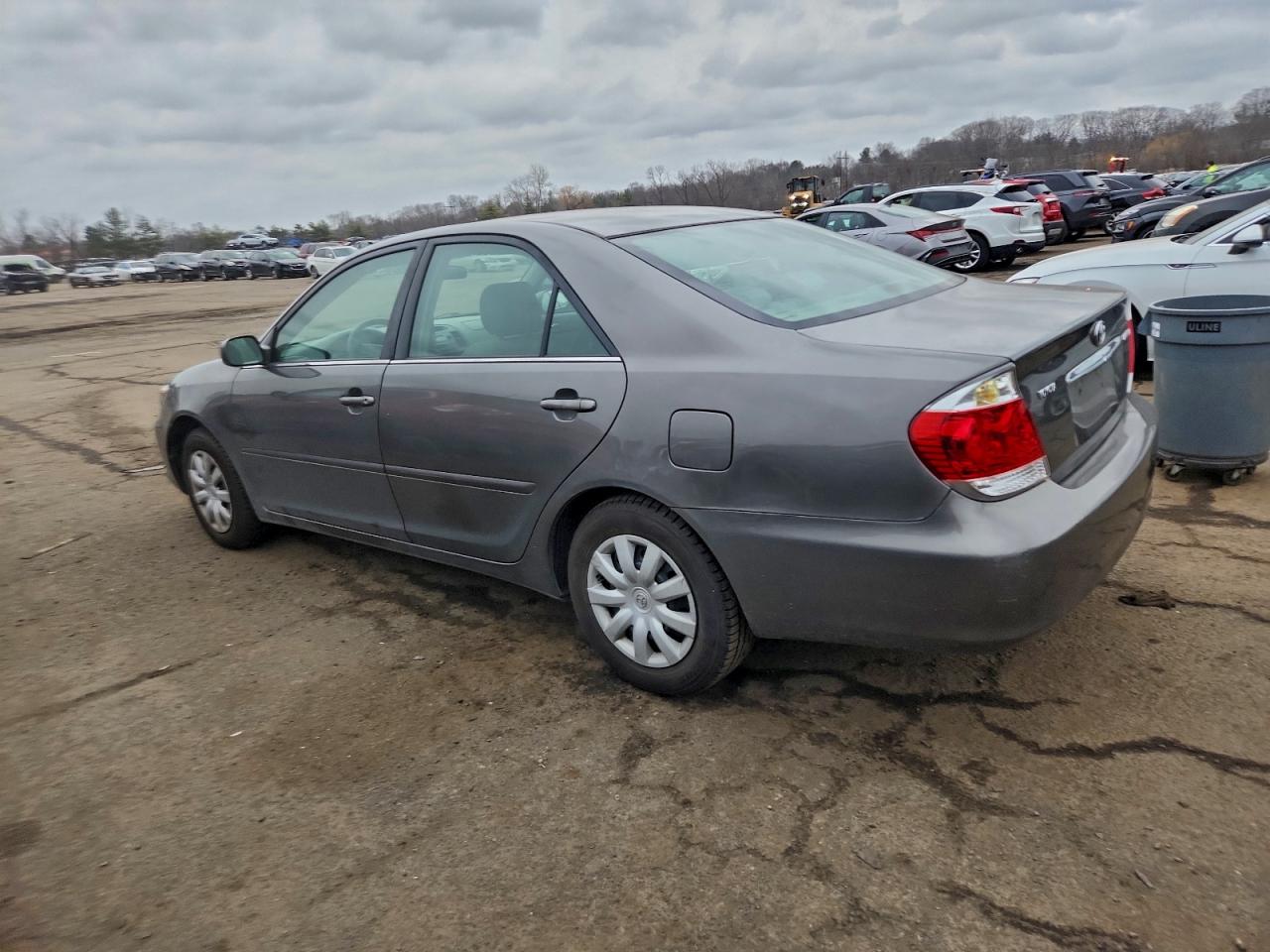 2005 TOYOTA CAMRY LE photo 2