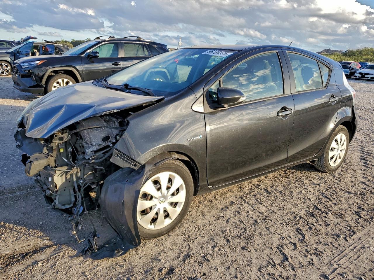 2014 TOYOTA PRIUS C — FRONT END damage — photo 1