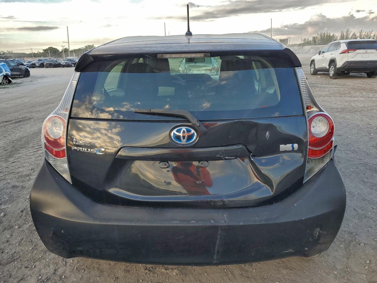 2014 TOYOTA PRIUS C photo 6