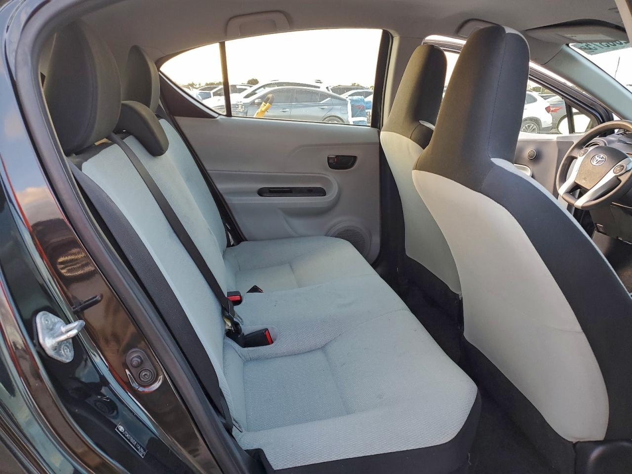 2014 TOYOTA PRIUS C photo 10